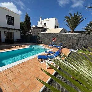 Adel 56, Private Heated Pool, Parking Playa Blanca (Lanzarote)